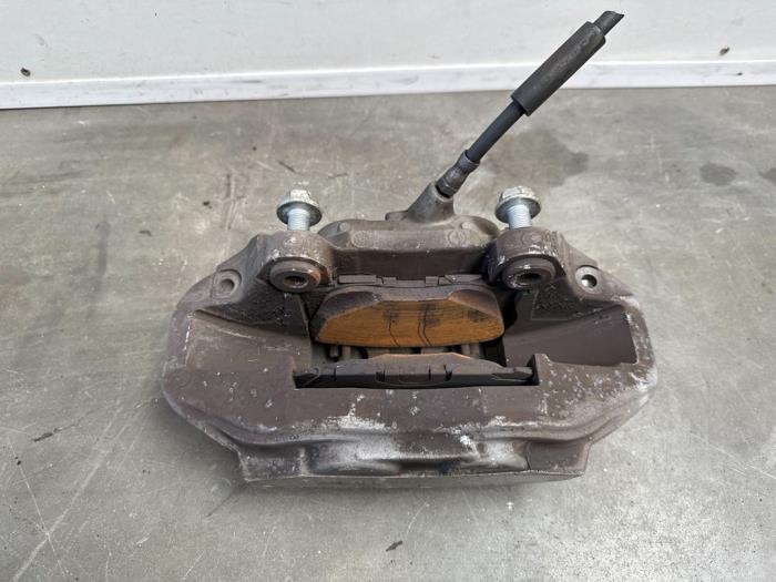 Etrier de frein (pince) avant gauche Mercedes E-Klasse