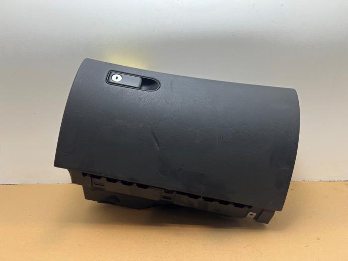 Boîte à gants Mercedes C-Klasse