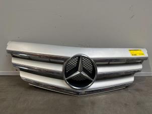Gebruikte Grille Mercedes B (W245,242) 2.0 B-180 CDI 16V Prijs € 60,50 Inclusief btw aangeboden door Autoparts Van De Velde