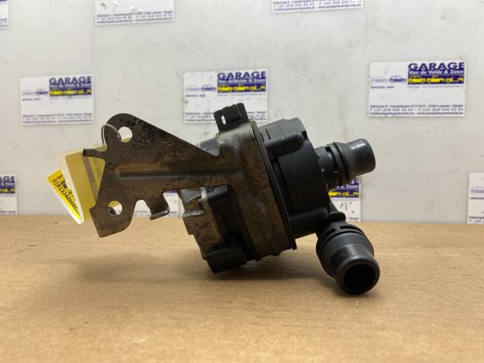 Waterpomp Mercedes CLA