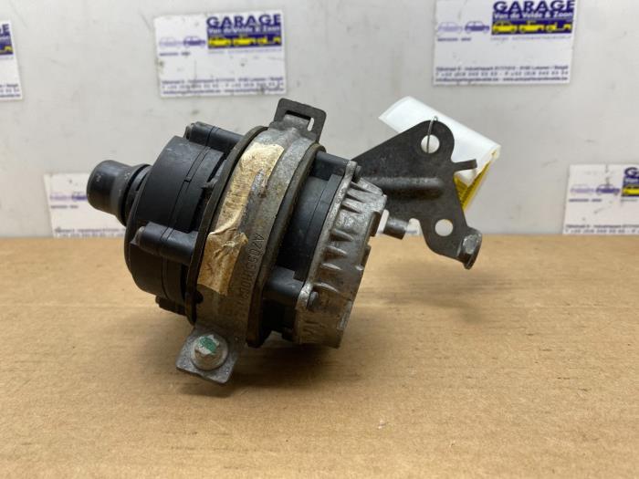 Waterpomp Mercedes CLA