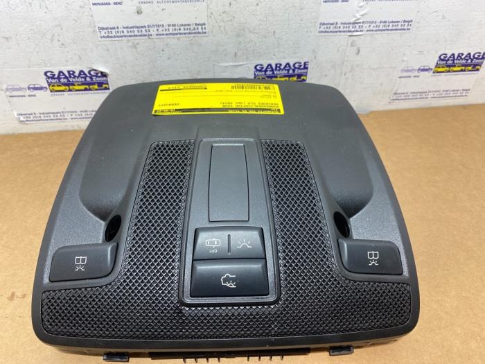 Oswietlenie wewnetrzne przód Mercedes CLA