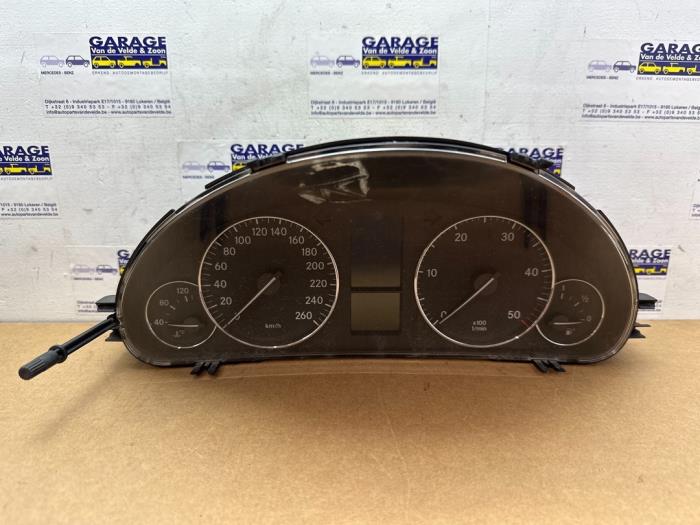 Tacho - Kombiinstrument KM Mercedes C-Klasse