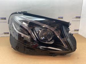 Gebruikte Koplamp rechts Mercedes E (W213) E-200d 2.0 Turbo 16V Prijs € 1.633,50 Inclusief btw aangeboden door Autoparts Van De Velde