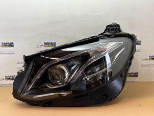 Gebruikte Koplamp links Mercedes E (W213) E-200d 2.0 Turbo 16V Prijs € 1.482,25 Inclusief btw aangeboden door Autoparts Van De Velde
