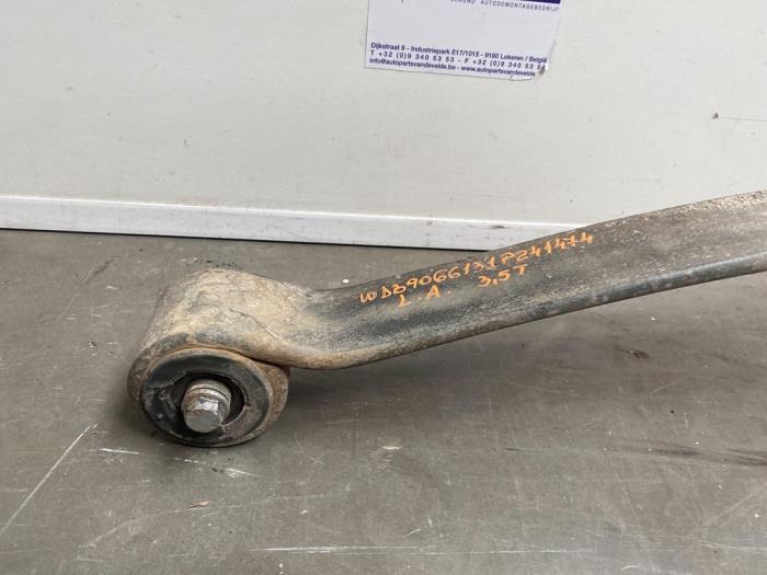 Bladveer achter Mercedes Sprinter