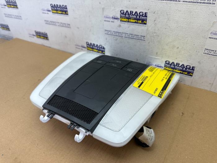 Oswietlenie wewnetrzne przód Mercedes C-Klasse