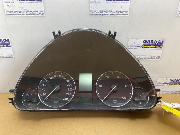 Tacho - Kombiinstrument KM Mercedes C-Klasse
