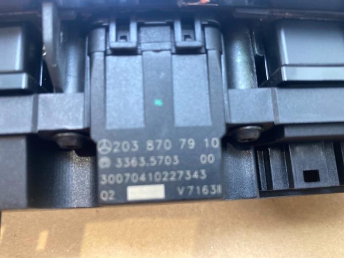 Przelacznik swiatel awaryjnych Mercedes C-Klasse