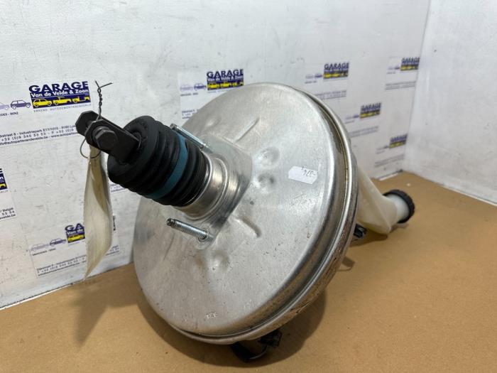 Brake servo Mercedes GLA