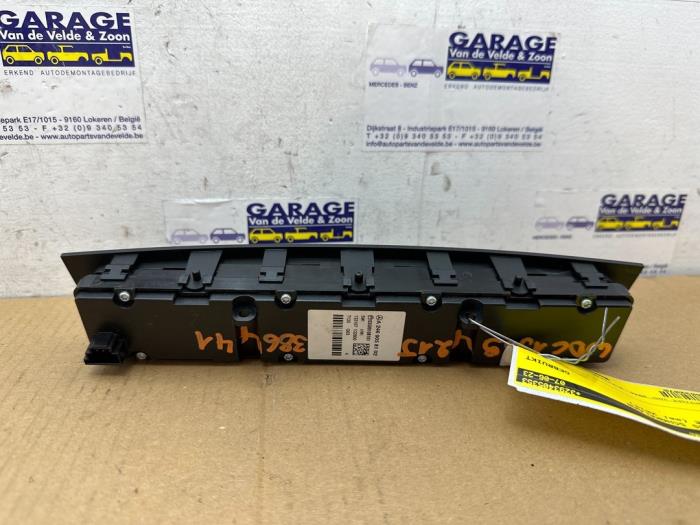 Przelacznik swiatel awaryjnych Mercedes B-Klasse