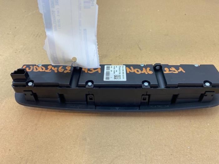 Przelacznik swiatel awaryjnych Mercedes B-Klasse