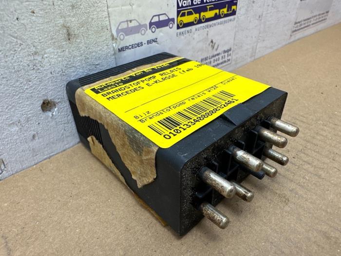 Relé de bomba de combustible Mercedes E-Klasse