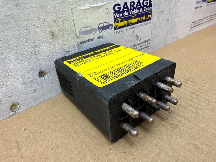 Relé de bomba de combustible Mercedes E-Klasse