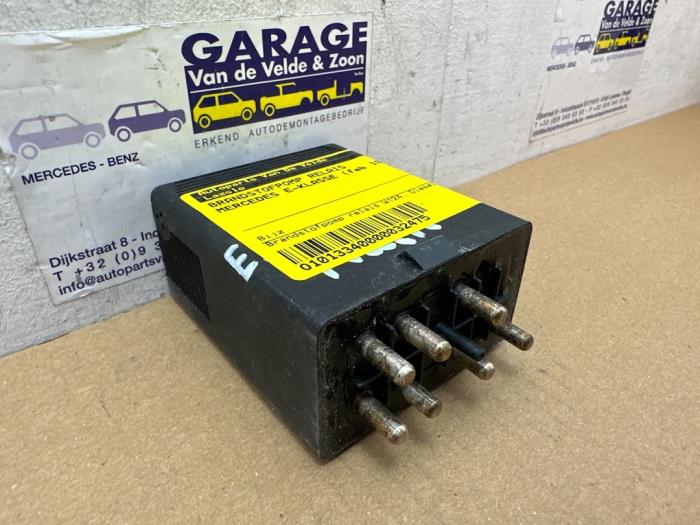 Relé de bomba de combustible Mercedes E-Klasse