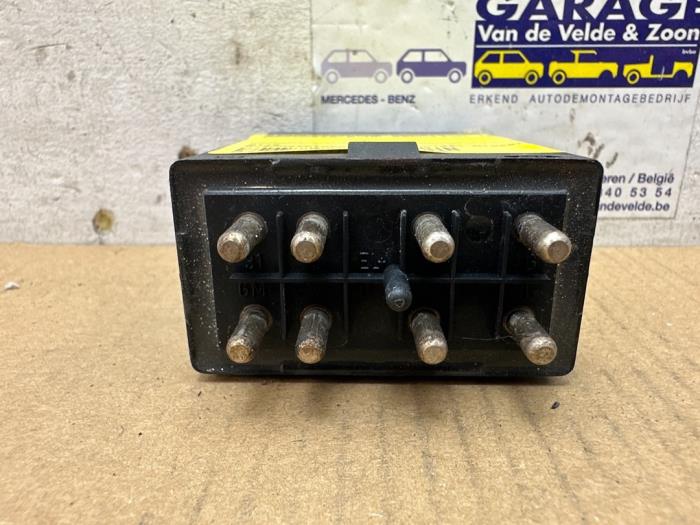 Relais pompe carburant Mercedes E-Klasse