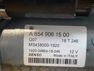 Startmotor van een Mercedes-Benz C (W205) C-200d 1.6 Turbo 16V 2019