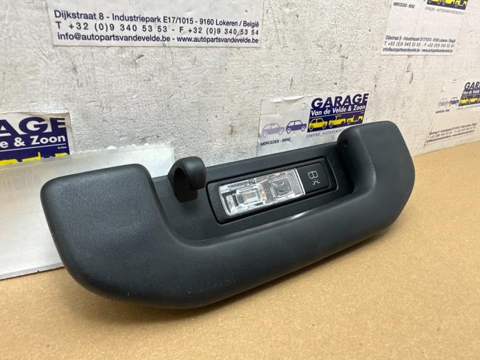 Iluminación interior detrás Mercedes GLC-Klasse