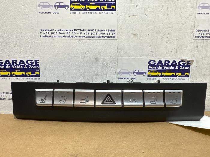 Przelacznik swiatel awaryjnych Mercedes E-Klasse