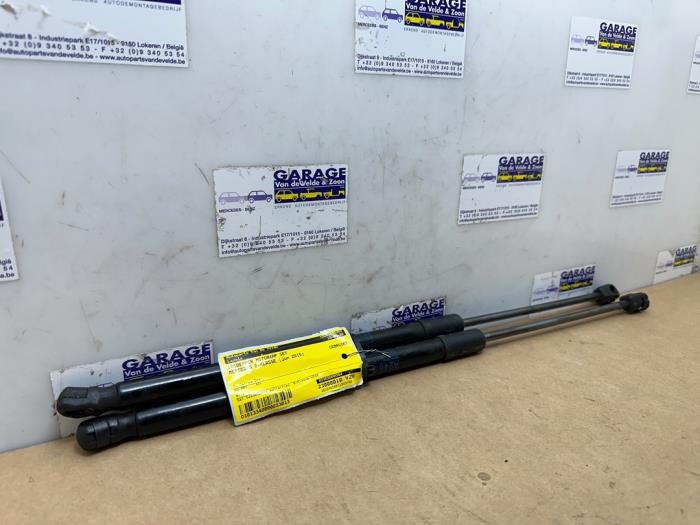 Zestaw amortyzatorów gazowych pokrywy silnika Mercedes B-Klasse