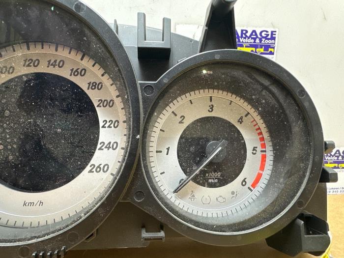 Tacho - Kombiinstrument KM Mercedes C-Klasse