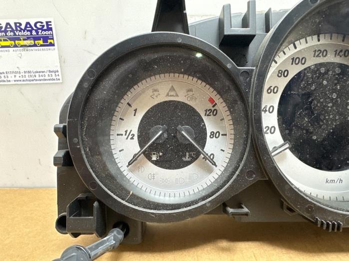 Tacho - Kombiinstrument KM Mercedes C-Klasse