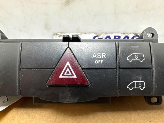 Przelacznik swiatel awaryjnych Mercedes Sprinter