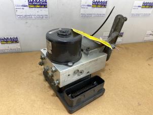 Gebruikte ABS Computer Mercedes C Sportcoupé (C203) 2.2 C-220 CDI 16V Prijs € 72,60 Inclusief btw aangeboden door Autoparts Van De Velde