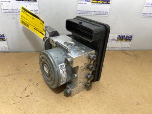 Gebruikte ABS Computer Mercedes C Estate (S205) C-200 BlueTEC, C-200 d 1.6 16V Prijs € 151,25 Inclusief btw aangeboden door Autoparts Van De Velde