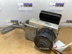 Gebruikte ABS Computer Mercedes C Sportcoupé (C203) 2.2 C-220 CDI 16V Prijs € 72,60 Inclusief btw aangeboden door Autoparts Van De Velde