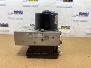 Gebruikte Computer ABS Mercedes C (W203) 2.2 C-200 CDI 16V Prijs € 72,60 Inclusief btw aangeboden door Autoparts Van De Velde