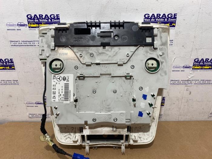 Oswietlenie wewnetrzne przód Mercedes C-Klasse