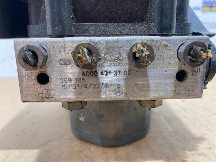 ABS Computer van een Mercedes-Benz CLA Shooting Brake (117.9) 1.5 CLA-180 d 16V 2015