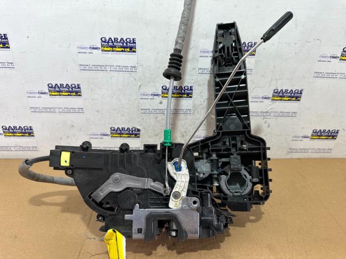 Türschlossmechanik 4-türig rechts vorne Mercedes Vito