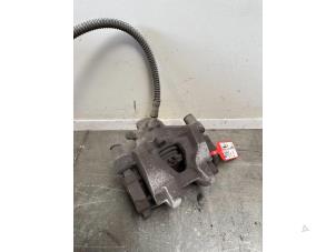 Gebruikte Remklauw (Tang) links-achter Mercedes C (W204) 2.2 C-200 CDI 16V BlueEFFICIENCY Prijs € 60,50 Inclusief btw aangeboden door Autoparts Van De Velde