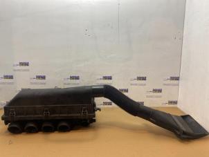 Gebruikte Luchtfilterhuis Mercedes E (W124) 2.0 200 Prijs € 90,75 Inclusief btw aangeboden door Autoparts Van De Velde