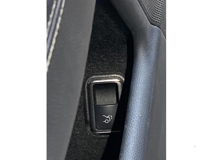 Revêtement portière 4portes avant gauche Mercedes CLS-Klasse