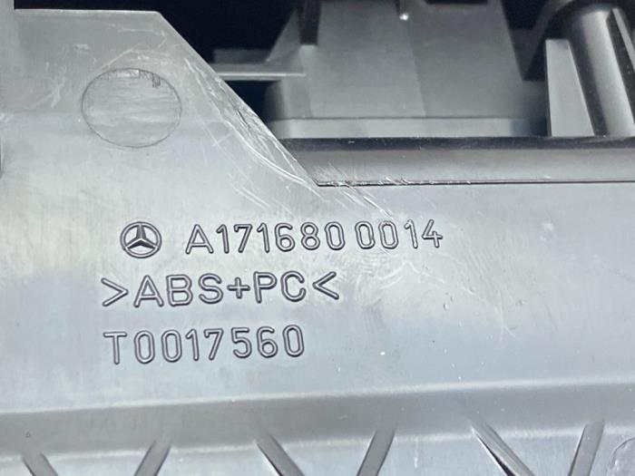 Middenconsoles van een Mercedes-Benz SLK (R171) 1.8 200 K 16V 2008