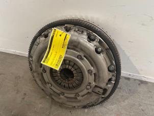 Gebruikte Vliegwiel Mercedes A (W176) 1.8 A-200 CDI 16V Prijs € 272,25 Inclusief btw aangeboden door Autoparts Van De Velde