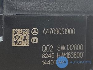 Gebruikte Gevarenlicht Schakelaar Mercedes X (470) 220d 16V Prijs € 90,75 Inclusief btw aangeboden door Autoparts Van De Velde