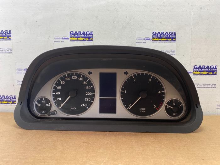 Tacho - Kombiinstrument KM Mercedes B-Klasse