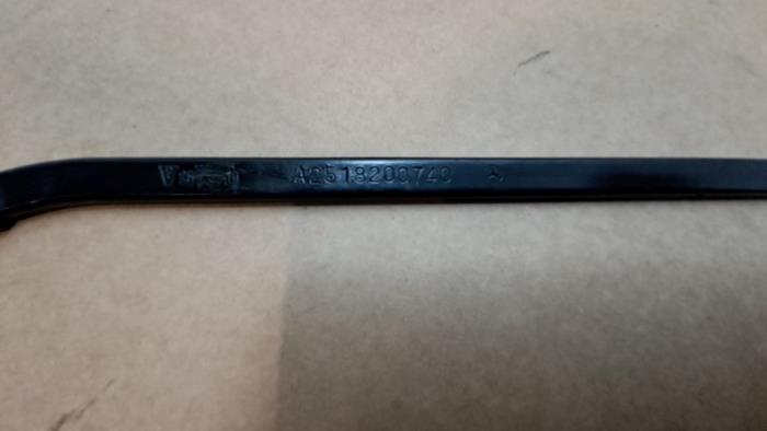 Front wiper arm Mercedes R-Klasse