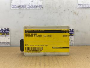 Gebruikte Radar sensor Mercedes A (W176) 1.8 A-180 CDI 16V Autom. Prijs € 121,00 Inclusief btw aangeboden door Autoparts Van De Velde