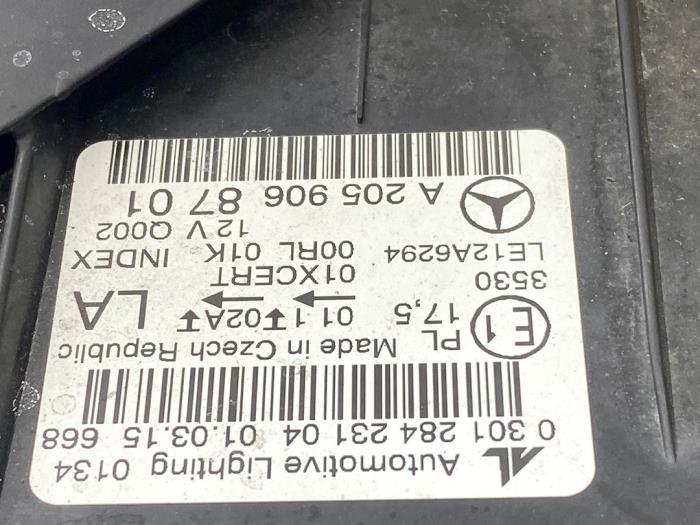 Koplamp links van een Mercedes-Benz C (W205) C-220 2.2 CDI BlueTEC, C-220 d 16V 2015