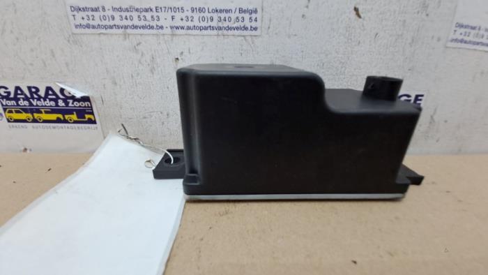 Voltage regulator Mercedes C-Klasse