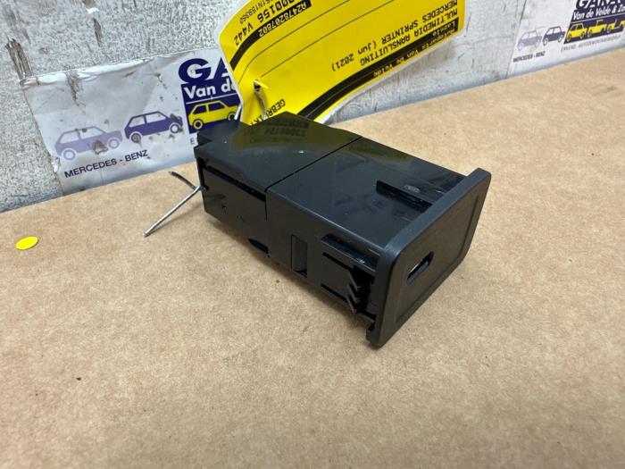 Multimedia aansluiting Mercedes Sprinter