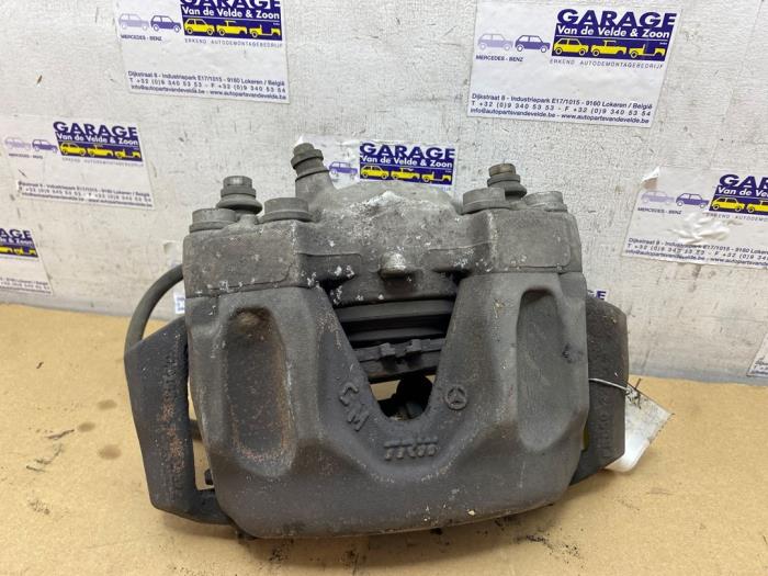 Zacisk hamulcowy lewy przód Mercedes E-Klasse