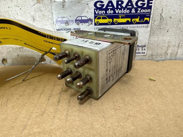 Relais Mercedes 190E/D