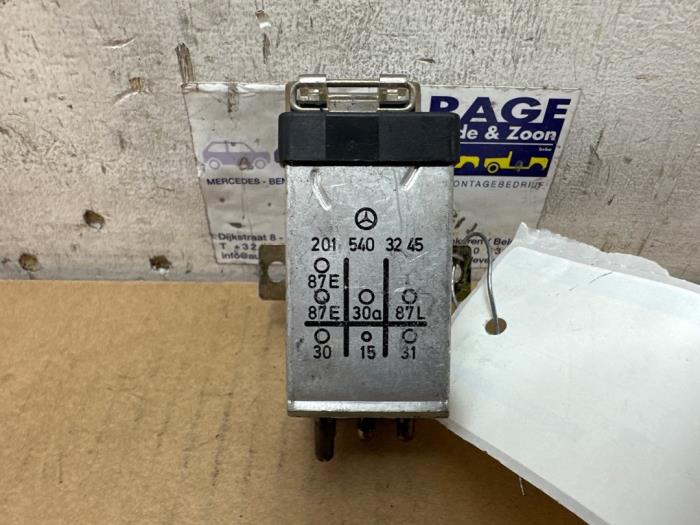Relais Mercedes 190E/D
