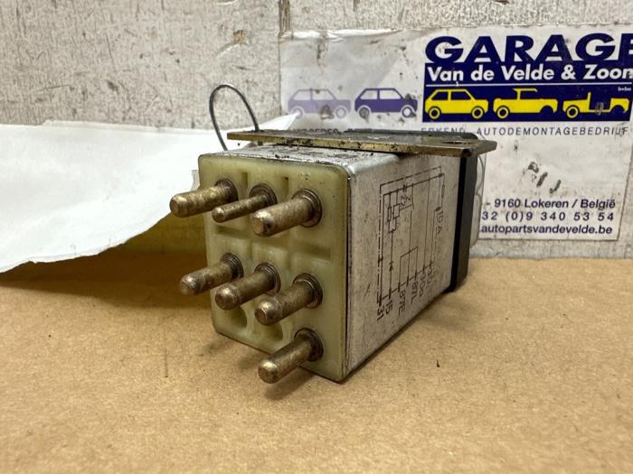 Relé Mercedes 190E/D